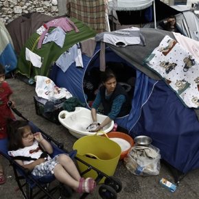 Από τον Πειραιά στο κέντρο φιλοξενίας Σκαραμαγκά 700 πρόσφυγες -Αλαλούμ με όσους φεύγουν με ταξί, ακολουθούν και άλλοι σήμερα&nbsp;πλέον