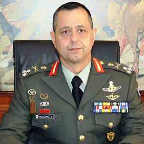 Η πρώτη πολιτική εμφάνιση Μανωλά; Ποιο ήταν το “μανιφέστο” του στη συγκέντρωση&nbsp;αποστράτων