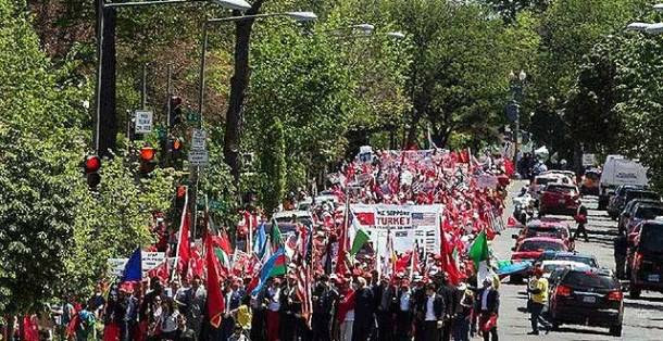 tourkoi-poreia-USA-640x330