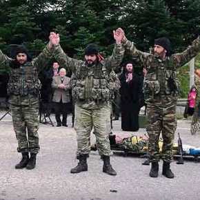 ΜΝΗΜΕΣ ΠΟΝΤΟΥ-ΑΘΑΝΑΤΗ ΕΛΛΑΣ ΤΑ ΠΑΙΔΙΑ ΣΟΥ! Με στολές παραλλαγής χορεύουν&nbsp;Πυρρίχιο!