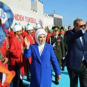 ΥΠΟΒΡΥΧΙΑ ΚΑΙ ΕΛΙΚΟΠΤΕΡΑ ΣΤΗΝ… ΤΕΛΕΤΗ ΚΙΤΣ-ΑΛΩΣΗ ΤΗΣ ΚΩΝΣΤΑΝΤΙΝΟΥΠΟΛΗΣ!