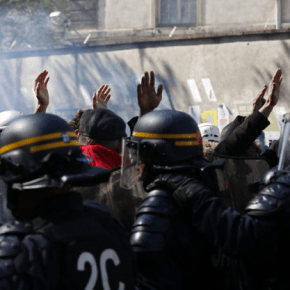 ΠΡΩΤΟΜΑΓΙΑ… Χιλιάδες στους Δρόμους της Ευρώπης… Χαμός στην Κωνσταντινούπολη… Ένταση στο Παρίσι&nbsp;Φωτογραφίες.