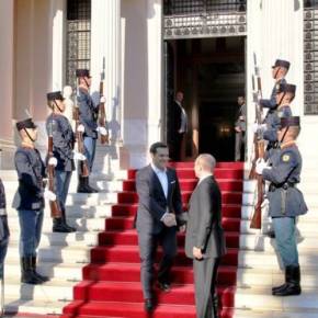 Μέγαρο Μαξίμου: Η άφιξη του Β.Πούτιν και η χειραψία με τον Α.Τσίπρα [φωτό]&nbsp;–