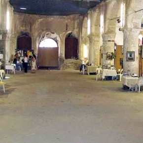 Ούτε ιερό ούτε όσιο – Οι Τούρκοι έστησαν παζάρι μέσα στο ναό του Αγίου Χαραλάμπους στο&nbsp;Τσεσμέ!