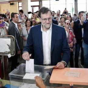 Ανατροπή στην Ισπανία: Πρώτος ο Ραχόι, τρίτοι οι Podemos- Οι πρώτες αντιδράσεις&nbsp;(φωτό)