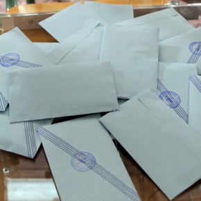 ΤΙ ΘΑ ΠΡΟΤΕΙΝΕΙ ΣΤΟΥΣ ΠΟΛΙΤΙΚΟΥΣ ΑΡΧΗΓΟΥΣ -Απλή αναλογική με μειωμένο πλαφόν εισόδου στην Βουλή και ψήφο στα 17 φέρνει στο «τραπέζι» ο&nbsp;Α.Τσίπρας