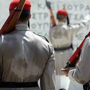 ΕΚΕΙ ΣΤΟ ΚΑΘΗΚΟΝ! Η Συγκλονιστική φωτογραφία με τον Εύζωνα σήμερα στην&nbsp;Αθήνα!