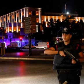 ΤΟΥΡΚΙΑ ΠΡΑΞΙΚΟΠΗΜΑ: Άρματα μάχης στο Ατατούρκ,πυροβολισμοί και πτήσεις&nbsp;μαχητικών