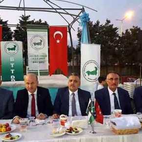 Τουρκικές σημαίες και της «Ανεξάρτητης Θράκης» σε εκδήλωση στην Προύσα παρουσία υπουργού του&nbsp;Ερντογάν