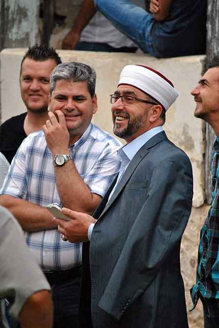 60729_569065139803893_582795166_n