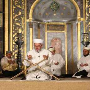 Η Αγία Σοφία τζαμί: Για πρώτη φορά μουσουλμανική ψαλμωδία από μουεζίνη στο εσωτερικό του Ναού – Δείτε βίντεο και&nbsp;φωτό