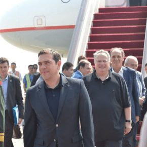 ΔΙΑΣΥΡΜΟΣ! ΡΕΖΙΛΙ!! ΑΙΣΧΟΣ!!!ΠΡΩΤΟΦΑΝΗΣ ΚΑΙ ΦΟΒΕΡΟΣ ΔΙΑΣΥΡΜΟΣ ΤΗΣ ΕΛΛΑΔΟΣ! Α Ι Σ Χ Ο Σ ! (Πήγαν επίσημη επίσκεψη στην Κίνα, με …κοντομάνικο λές και πήγαιναν για&nbsp;μπάνιο!!!)