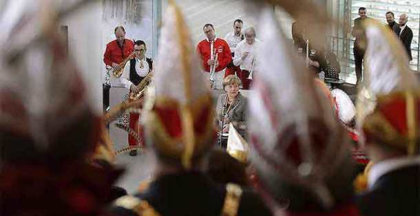 merkel_kapela-640x330