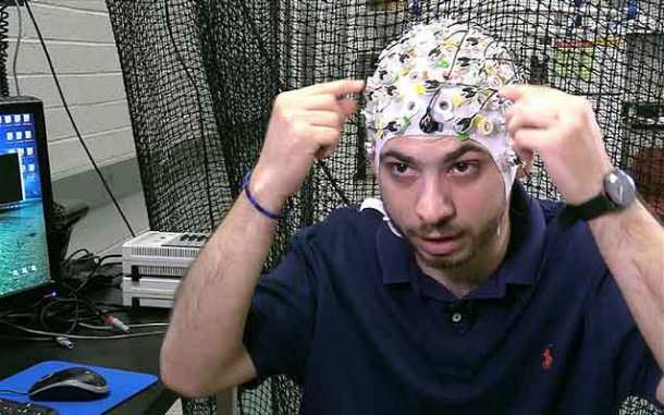 texnologia-elegxou-pollaplon-drones-meso-egkefalou-apo-ellina-ereuniti