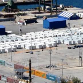 ΔΕΙΠΝΟ ΙΦΤΑΡ ΑΠΟ ΤΟΝ ΕΡΚΑΝ ΓΙΛΝΤΙΡΙΜ ΠΑΡΟΥΣΙΑ ΤΟΥ ΤΟΥΡΚΟΥ ΠΡΕΣΒΕΥΤΗ Ο γιoς του Τούρκου πρωθυπουργού έξω από τον ναύσταθμο του ΠΝ στον Σκαραμαγκά παρέθεσε γεύμα στους&nbsp;μετανάστες!