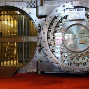 ΖΗΤΗΜΑ ΕΙΝΑΙ ΑΝ ΣΕ ΜΙΑ ΤΡΑΠΕΖΑ ΔΙΑΤΗΡΗΣΟΥΝ ΤΗΝ ΠΛΕΙΟΨΗΦΙΑ ΟΙ ΕΛΛΗΝΕΣ ΜΕΤΟΧΟΙ H τρόικα αναλαμβάνει απ’ευθείας τον έλεγχο των ελληνικών τραπεζών: Θα αντικατασταθεί το 33% των στελεχών των ΔΣ το επόμενο&nbsp;δίμηνο!