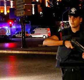 ΦIΜΩΝΟΥΝ ΤΑ MEDIA ΣΤΗΝ ΤΟΥΡΚΙΑ: «Μαύρο» σε τηλεόραση και κοινωνικά&nbsp;δίκτυα