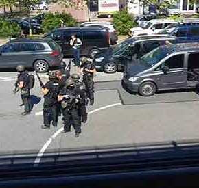 ΧΑΜΟΣ ΣΤΗ ΓΕΡΜΑΝΙΑ! Ένοπλος έχει κλειστεί σε εστιατόριο – Δείτε&nbsp;live