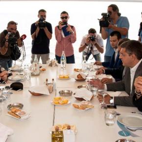 Τι συζήτησαν στο γεύμα σε ψαροταβέρνα Τσίπρας, Τζιτζικώστας και Μπουτάρης ΠΟΛΥ ΚΑΛΟ ΚΛΙΜΑ, ΘΕΤΙΚΗ ΕΝΕΡΓΕΙΑ ΚΑΙ ΟΥΣΙΑΣΤΙΚΗ&nbsp;ΚΟΥΒΕΝΤΑ