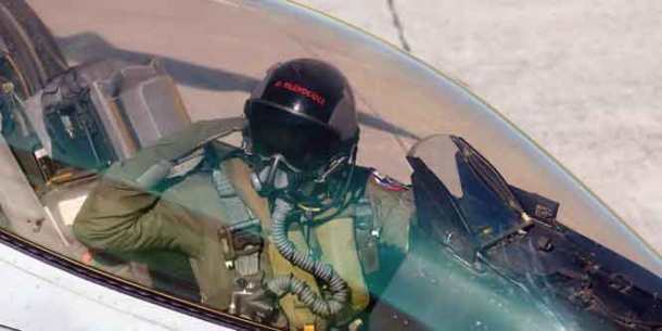 pilots_f_16_02-660x330