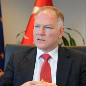 Τούρκος πρέσβης στην ΕΕ: Οι Έλληνες δεν στέλνουν πολλούς πρόσφυγες πίσω στην&nbsp;Τουρκία