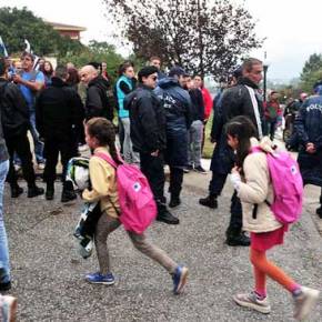 Περίπου10.000 παιδιά προσφύγων θα φοιτούν σε ελληνικά δημοτικά σχολεία ενώ η χώρα καταρρέει οικονομικά για 7η&nbsp;χρονιά