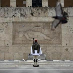 Μολότοφ κατά των Ευζώνων της Προεδρικής Φρουράς στο&nbsp;Σύνταγμα