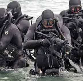 Οι Υποβρύχιοι Καταστροφείς Στρατού Ξηράς – Οι βατραχάνθρωποι κόβουν την&nbsp;ανάσα