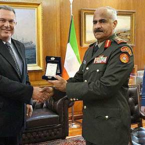 Ο Καμμένος με τον Αρχηγό ΕΔ του&nbsp;Κουβέϊτ