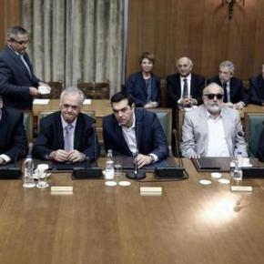 Reuters: Ποιους θα «θυσιάσει» ο Τσίπρας στον ανασχηματισμό για το&nbsp;χρέος