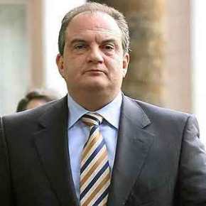 ΠΟΛΙΤΙΚΗ ΒΟΜΒΑ! ΒΕΤΟ&nbsp;ΚΑΡΑΜΑΝΛΗ