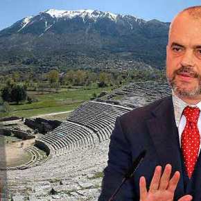 Βγάζει και γλώσσα το Αλβανό …Που είσαι Στρατηγέ Δήμου με τους Καταδρομείς σου να τους&nbsp;αφαλοκόψεις!