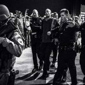 Πανικός σε ομιλία του Ν.Τραμπ: Άνδρες της μυστικής υπηρεσίας όρμησαν στο βήμα και τον απομάκρυναν εξαιτίας απειλής&nbsp;(βίντεο)