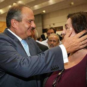 ΣΤΗ ΛΑΜΙΑ Ο ΚΑΡΑΜΑΝΛΗΣ – Για ποια γυναίκα αποφάσισε να ταξιδέψει&nbsp;ξανά