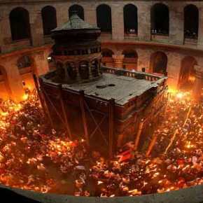 Προκαλεί δέος η «γλυκιά οσμή» που αναβλύζει από το εσωτερικό του Πανάγιου Τάφου στα&nbsp;Ιεροσόλυμα