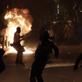 Σοβαρά επεισόδια στα Εξάρχεια – Φωτιές, μολότοφ και οδοφράγματα- Kράτος εν κράτει οι αντιεξουσιαστές: Σε ισχύ το δόγμα «αφήστε να καεί η&nbsp;Αθήνα»