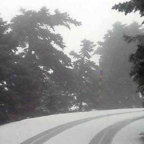 Χιονίζει στην Πάρνηθα αυτή την ώρα– Πού θα το στρώσει μέχρι το πρωί!&nbsp;(βίντεο)