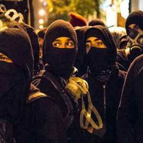 «Πολιτοφυλακή» αντιεξουσιαστών κάνει ό,τι θέλει στην πλατεία&nbsp;Εξαρχείων