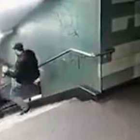 Βίντεο-σοκ: Λαθρομετανάστες στο Βερολίνο χτυπούν νεαρό&nbsp;κορίτσι