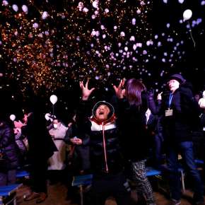 «Καλή χρονιά» με μέτρα ασφαλείας σε όλο τον πλανήτη Πλήθη κατοίκων όλων των πόλεων συμμετέχουν στην υποδοχή του νέου έτους με τις δυνάμεις ασφαλείας να ενισχύουν τα μέτρα υπό τον φόβο τρομοκρατικών&nbsp;επιθέσεων