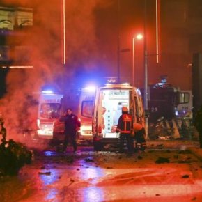 Τουρκία: Τα Γεράκια για την Απελευθέρωση του Κουρδιστάν ανέλαβαν την ευθύνη της επίθεσης «Οι δύο σύντροφοί μας έπεσαν ηρωικά σαν μάρτυρες σε αυτή την επίθεση», ανέφεραν οι ΤΑΚ σε ανακοίνωσή τους στην οποία ανέλαβαν την ευθύνη της αιματηρής&nbsp;επίθεσης