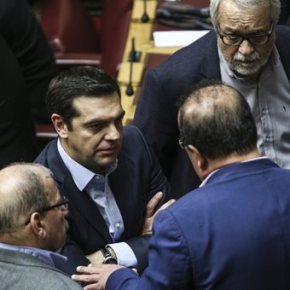 «Έβρεξε» τροπολογίες και «μύρισε» εκλογές στη Βουλή 14 υπουργικές τροπολογίες στο πολυνομοσχέδιο για τον πτωχευτικό κώδικα. Εκλογές βλέπει πίσω από το «πλυντήριο» νομοθέτησης η&nbsp;αντιπολίτευση.