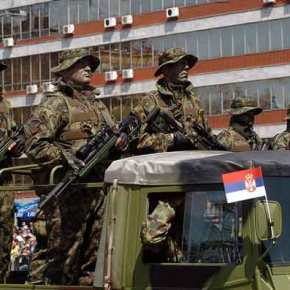 Με το δάχτυλο στη σκανδάλη Σέρβοι και Κοσοβάροι – Παρέμβαση ΕΕ για να αποφευχθεί η&nbsp;σύγκρουση