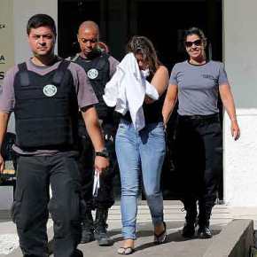 ΣΤΗ ΦΥΛΑΚΗ Η ΣΥΖΥΓΟΣ ΤΟΥ ΠΡΕΣΒΗ- «Δεν φταίω εγώ, ο εραστής μου ζήλευε τον&nbsp;Αμοιρίδη»