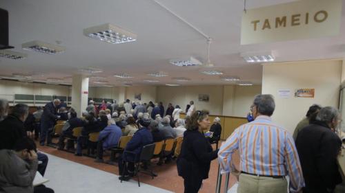 foroi-kai-eisfores-kleboun-to-60-70-tou-eisodimatos-mas_3_w_l