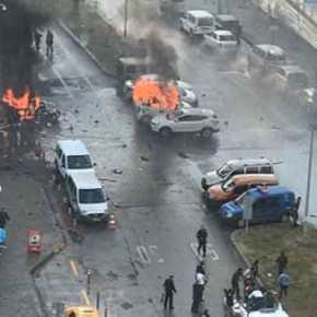 Η μάχη της Σμύρνης! Βίντεο από την ανταλλαγή πυροβολισμών-2 νεκροί –  Η στιγμή της έκρηξης στη Σμύρνη! Μάχη με τρεις ένοπλους μέσα στη&nbsp;πόλη!