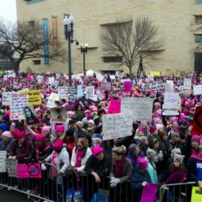 Στους δρόμους ο πλανήτης κατά του… πλανητάρχη&nbsp;-BINTEO
