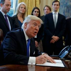 Με διάταγμα ο Ν.Τραμπ έβαλε τέλος στην είσοδο μουσουλμάνων στις ΗΠΑ: «Εξαιρούνται οι Ελληνορθόδοξοι της Συρίας»!Ο ΝΕΟΣ ΑΜΕΡΙΚΑΝΟΣ ΠΡΟΕΔΡΟΣ ΕΚΠΛΗΣΣΕΙ ΜΕ ΤΗΝ ΣΥΝΕΠΕΙΑ ΤΩΝ ΜΕΤΕΚΛΟΓΙΚΩΝ ΤΟΥ&nbsp;ΠΡΑΞΕΩΝ