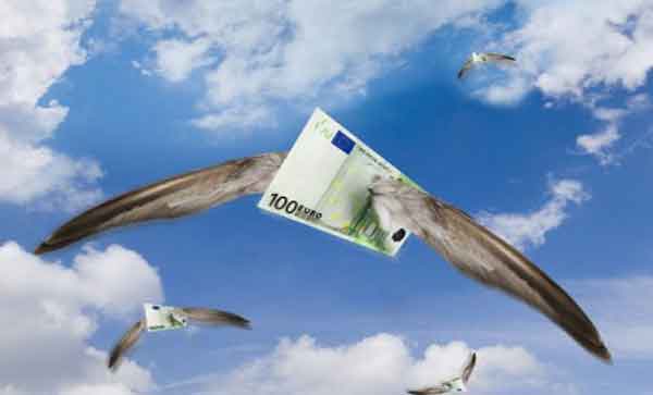 flying-away-euro-7280659