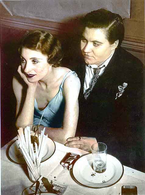 lesbian-couple-at-le-monocle-paris-1932-4
